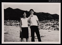 藏品(王愷夫婦合照（戶外全身照）（翻拍照）)的圖片