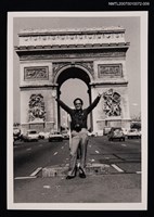 藏品(王愷獨照（凱旋門前）（翻拍照）)的圖片