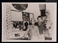 藏品(蓉子與羅門合照（室內，蓉子戴帽）（翻拍照）)的圖片