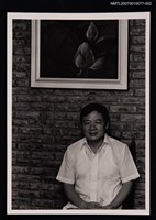 藏品(瘂弦獨照（背景為荷花）)的圖片