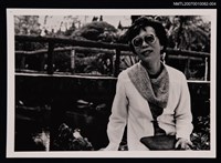 藏品(胡品清獨照（身穿翻領針織上衣）（翻拍照）)的圖片