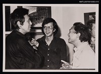 藏品(楚戈與友人合照（室內，畫展）（翻拍照）)的圖片