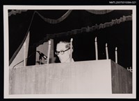 藏品(余光中獨照（演講桌上點有蠟燭）（翻拍照）)的圖片