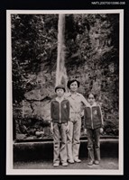 藏品(敻紅與兒女合照（翻拍照）)的圖片