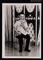 藏品(張健獨照（閱讀）（翻拍照）)的圖片