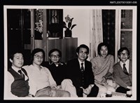 藏品(白萩（右三）與五人友人合照（翻拍照）)的圖片