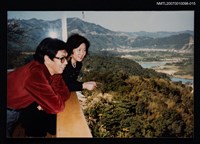 藏品(張香華與柏楊合照（倚靠圍欄）)的圖片