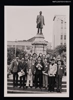 藏品(周鼎、吳望堯、洛夫、羅門、辛鬱、向明、曠中玉等合照（翻拍照）)的圖片