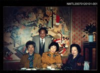 藏品(劉枋與邱七七、王琰如等合影-1)的圖片