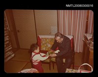 藏品(蔡彰豪獻花給吳守禮)的圖片