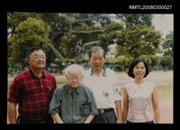 藏品(回母校舊館國小與歷任校長合影（戶外）)的圖片