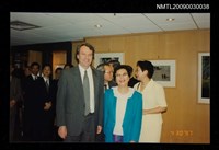 藏品(胡品清獲頒二等傑出教育勳章當日與外籍人士合照)的圖片