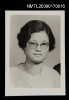 藏品(黃玉燕黑白獨照（38歲）)的圖片