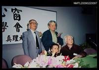 藏品(鍾肇政、葉石濤、巫永福、林玉珠（王昶雄夫人）合影)的圖片