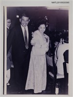 藏品(結婚照（台北帝大畢業後服務於台灣新民報的身影）（翻拍）)的圖片