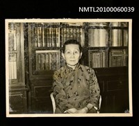 藏品(葉周為女士坐姿半身獨照（橫式）)的圖片