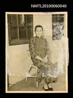 藏品(葉周為女士坐姿全身獨照（直式）)的圖片