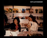 藏品(趙淑俠接受記者訪問之照片)的圖片