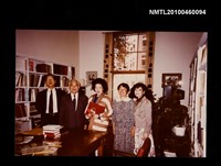 藏品(趙淑俠於哈佛大學「賽金花」手稿捐贈儀式中合影)的圖片