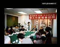 藏品(趙淑俠於發言時之照片)的圖片