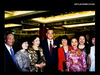 藏品(趙淑俠於第三屆世華大會與連戰副總統等合影)的圖片