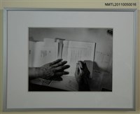 藏品(林亨泰的手稿及手部特寫)的圖片