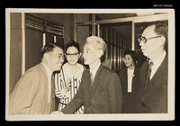 藏品(黃得時與川端康成、川端康成夫人、王藍在中泰賓館)的圖片