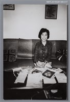 藏品(琦君於自宅獨照1-17)的圖片