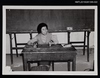 藏品(琦君於教室內獨照1-22)的圖片