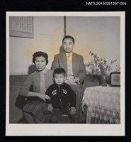 藏品(李一楠與琦君夫婦於家中合照1-5)的圖片