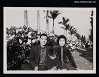 藏品(李一楠與琦君夫婦於戶外合照1-7)的圖片