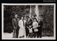 藏品(李一楠與琦君、文友於戶外合照1-24)的圖片