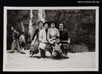 藏品(李一楠與琦君、文友於戶外合照1-25)的圖片