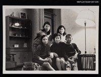 藏品(李一楠與琦君及學生室內合照1-35)的圖片