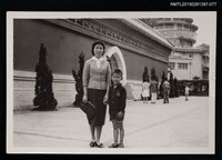 藏品(李一楠與琦君於國立歷史博物館旁合照1-77)的圖片