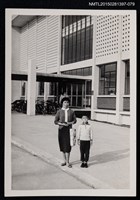 藏品(李一楠與琦君於戶外合照1-79)的圖片