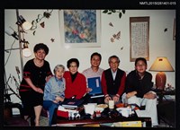 藏品(琦君夫婦、家人與永嘉中學校長葉雲帆家人於家中合照)的圖片