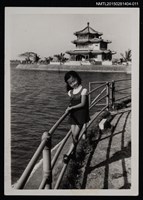 藏品(琦君家族照(琦君表妹美春與女兒彥如獨照)1-11)的圖片