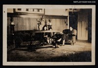 藏品(琦君家族照(琦君二媽及家人於大廳中合照)1-30)的圖片