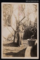 藏品(琦君家族照(琦君與其妹於庭院合照)1-38)的圖片