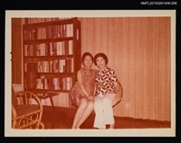 藏品(琦君與妹妹潘樹珍攝於東海大學杜蘅之先生書房合照)的圖片