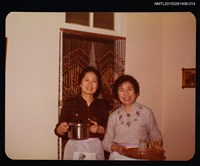 藏品(琦君與妹妹潘樹珍於室內合照)的圖片