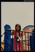 藏品(潘樹珍孫女杜浩妍於欄杆上獨照)的圖片