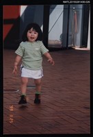 藏品(杜亦蘅之女杜婕瑀於室外奔跑獨照)的圖片