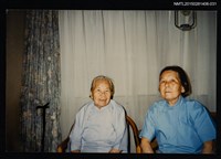 藏品(潘樹珍母親與父親四姨太於屋內合照)的圖片