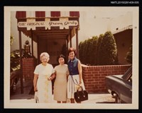 藏品(琦君與外國友人合照2-5（琦君與外國友人於街邊合影）)的圖片