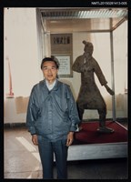 藏品(李唐基於西安兵馬俑立射武士俑前獨照)的圖片