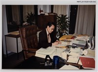 藏品(李唐基於辦公桌前獨照2-42)的圖片