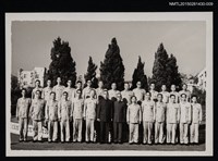 藏品(李唐基於戶外樹前團體合照)的圖片