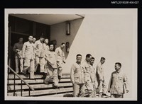 藏品(李唐基於實用齋前階梯與多人合照)的圖片